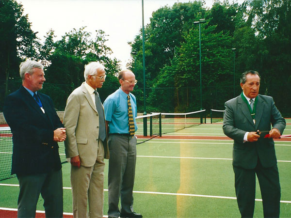 1st July 2001, Dennis Webb, (past president of the S and D, Honorary member of Grove LTC), "cuts the tape"