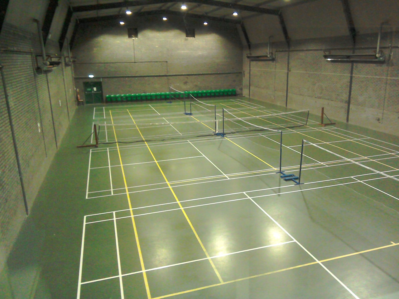 Markland Hill Racquets Club / Badminton